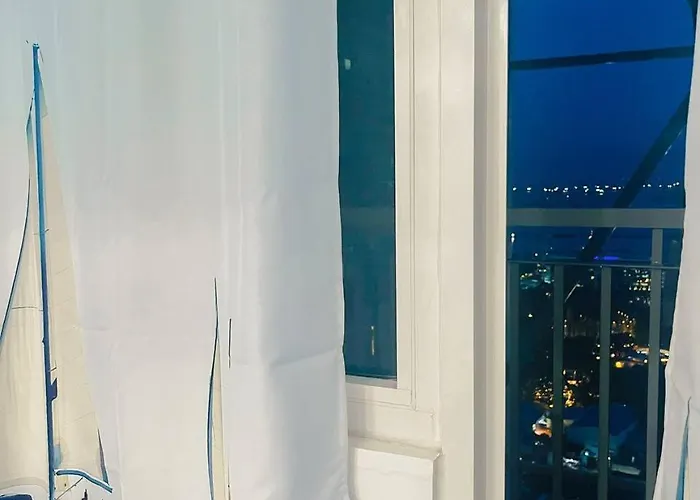 Hotel Ocean Theme Navy Blue Deluxe With Ps4 And Balcony Overlooking Bay And Zoo Near Yacht Club And Star Manila
