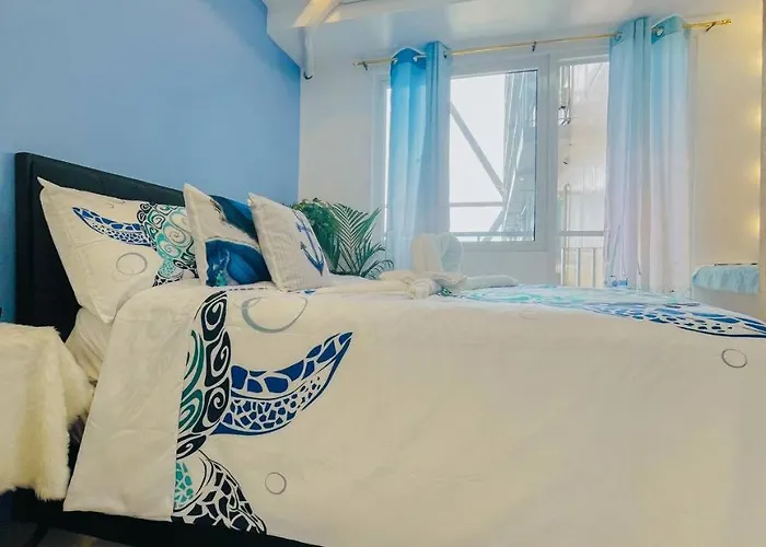 Hotel Ocean Theme Navy Blue Deluxe With Ps4 And Balcony Overlooking Bay And Zoo Near Yacht Club And Star Manila