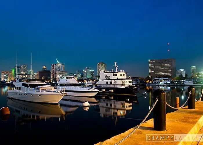 Ocean Theme Navy Blue Deluxe With Ps4 And Balcony Overlooking Bay And Zoo Near Yacht Club And Star Hotel Manila